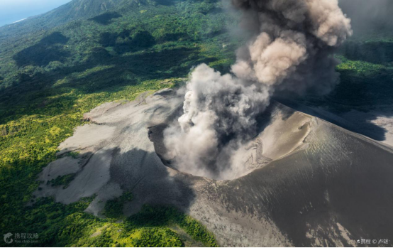 亚苏尔火山